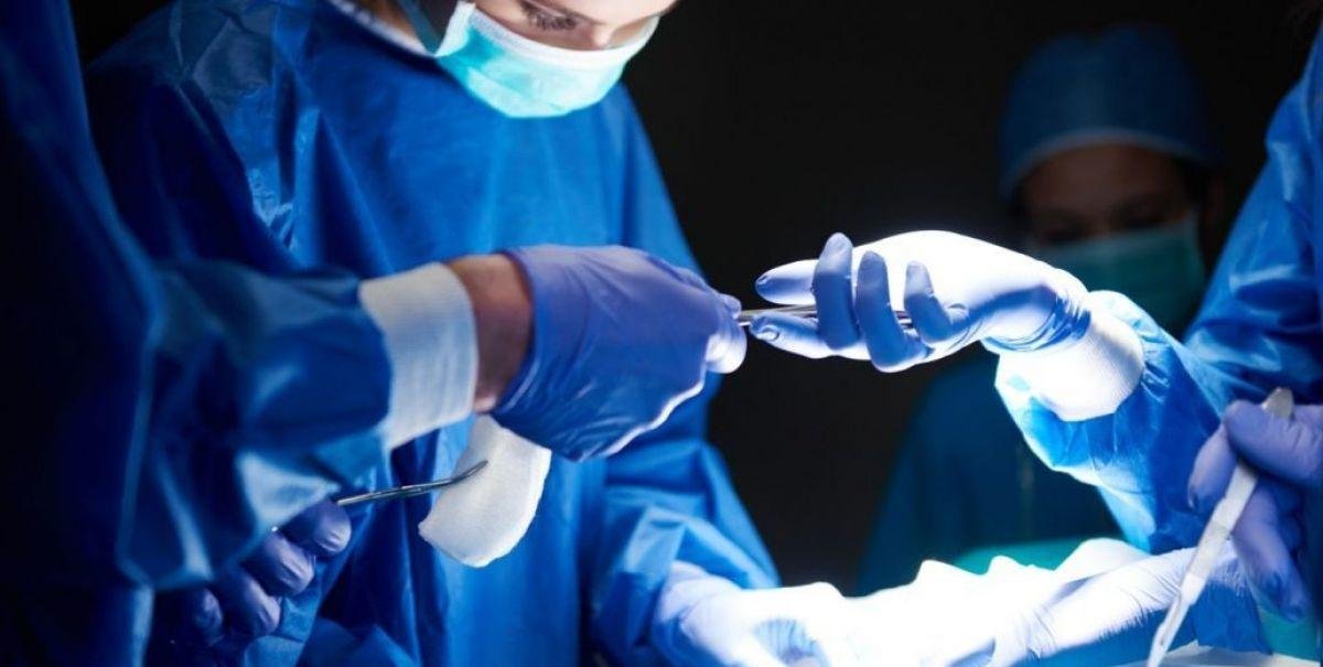 Fue al hospital por dolor de pecho y descubrieron un cuchillo que llevaba 8 años en su interior