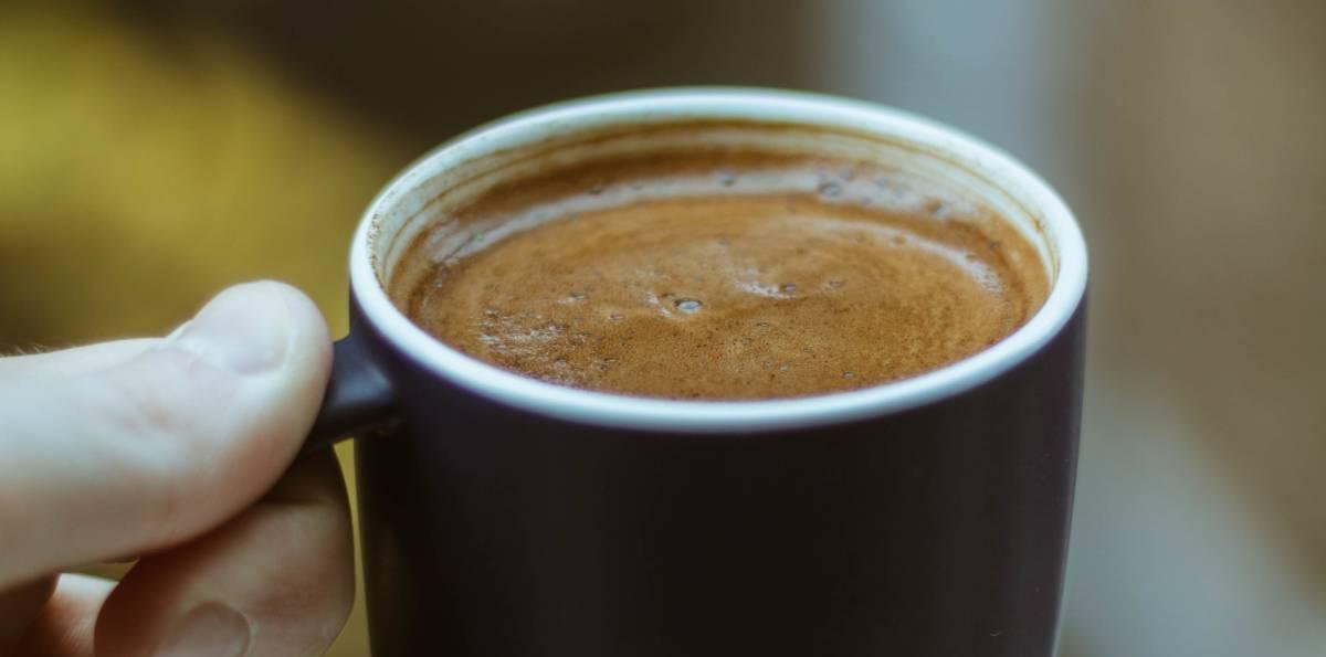 Cómo una taza diaria de café puede ayudar a proteger el cerebro del deterioro cognitivo