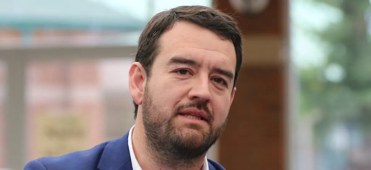 Tribunal declara admisible querella por administración desleal contra exgobernador de La Araucanía