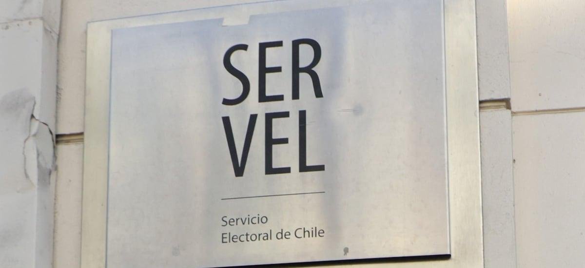 De pasajes aéreos a contrataciones: las razones del Servel para rechazar los balances contables de los partidos políticos