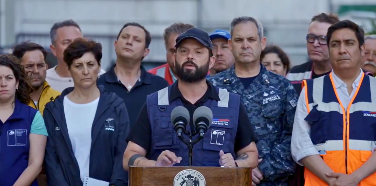 “Ese número va a aumentar”: Boric eleva a 18 la cifra de fallecidos por incendios forestales y proyecta más de mil casas afectadas