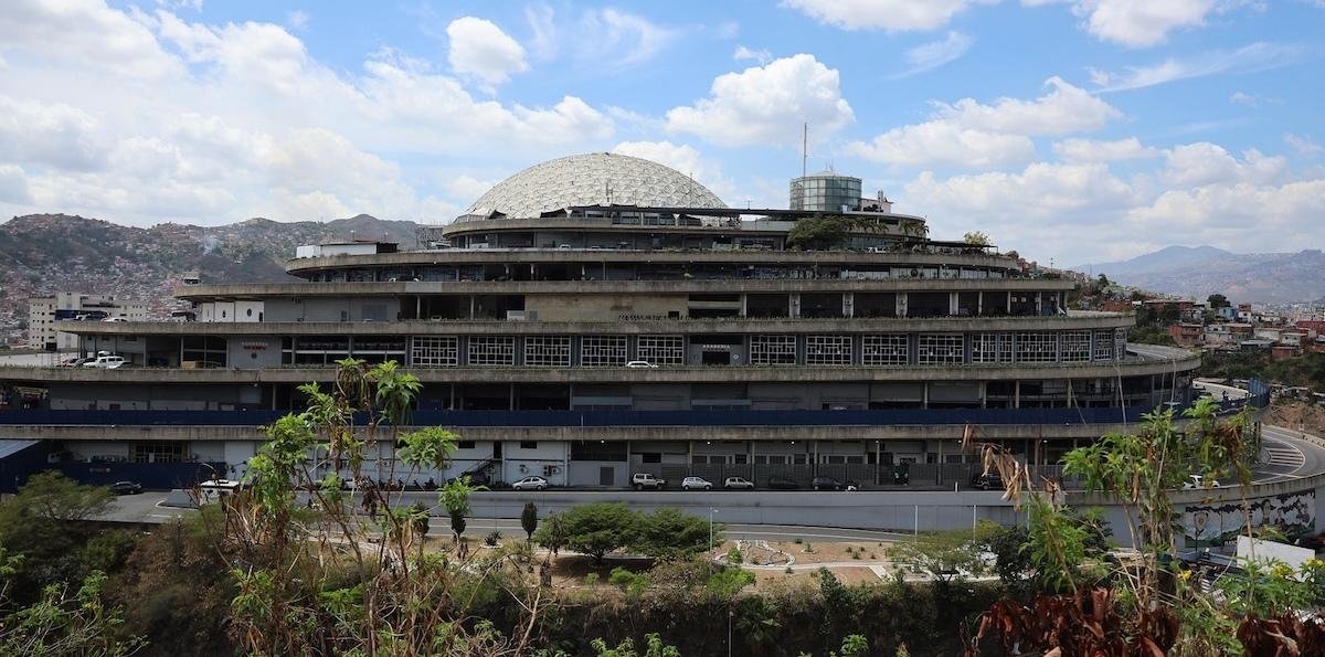 Venezuela empieza trabajos en temida cárcel de Caracas para convertirla en centro social