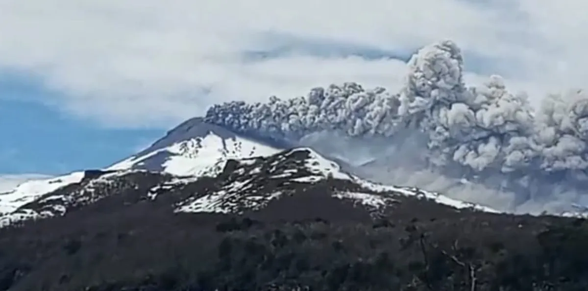 Sernageomin explica pulso eruptivo en el Complejo Volcánico Nevados de Chillán: "Es esperable que se generen"