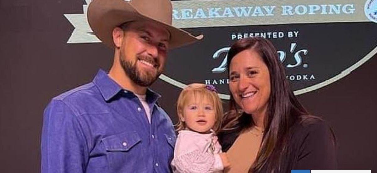 Niña de 3 años muere aplastada por caballo mientras cabalgaba con su madre, 10 veces campeona de rodeo