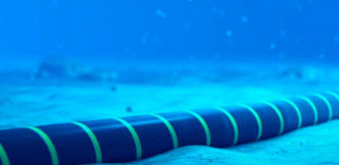 ¿Puede haber espionaje? Experto advierte riesgos del cable submarino entre Hong Kong y Chile