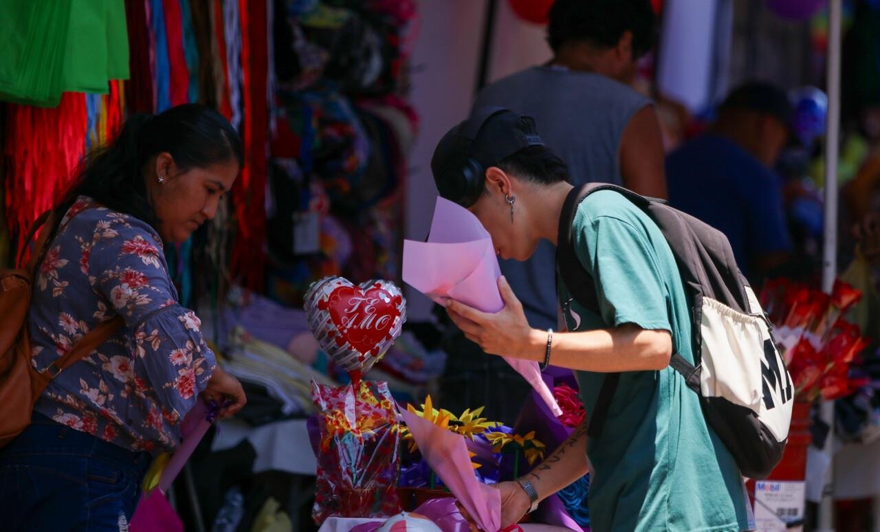 Cautela financiera en San Valentín: 6 de cada 10 chilenos gastarán menos de $50 mil