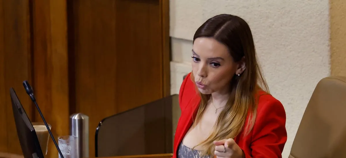 Hizo inusual gestión para ayudar a “doña Verónica”, pero es su madre: destapan nueva arista que complica a Camila Flores