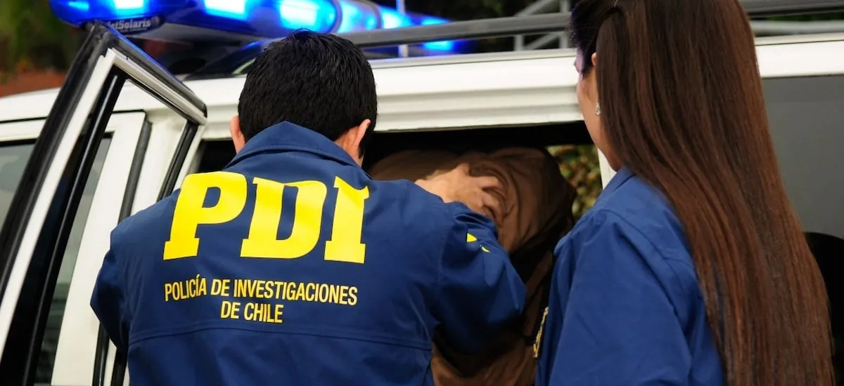 Fiscalía revela que presunto delito sexual cometido por carabinero en Valparaíso habría ocurrido durante un procedimiento policial - La Tercera