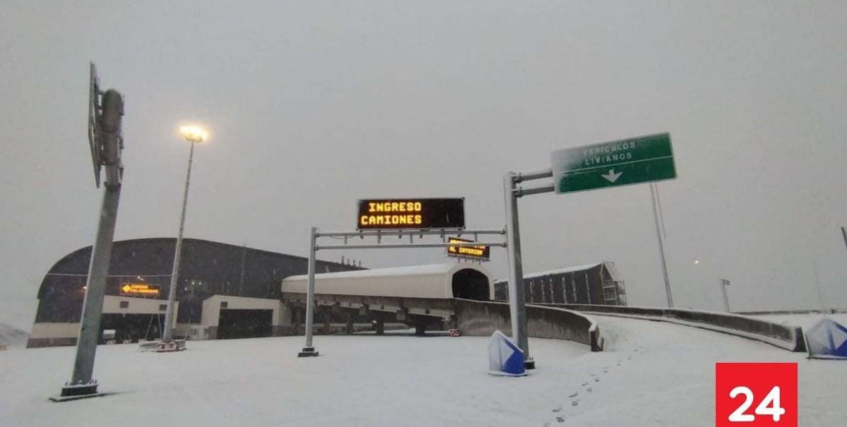 Anuncian cierre de Complejo Fronterizo Los Libertadores por sistema frontal