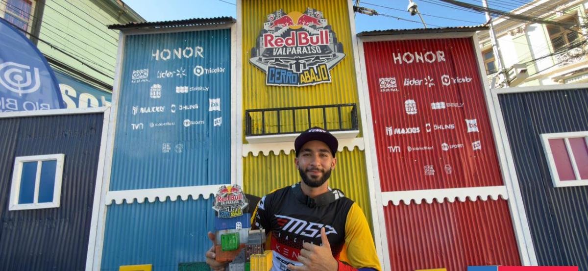 El puerto tiene nuevo rey: colombiano Holguín gana Valparaíso Cerro Abajo y chileno Agurto es tercero