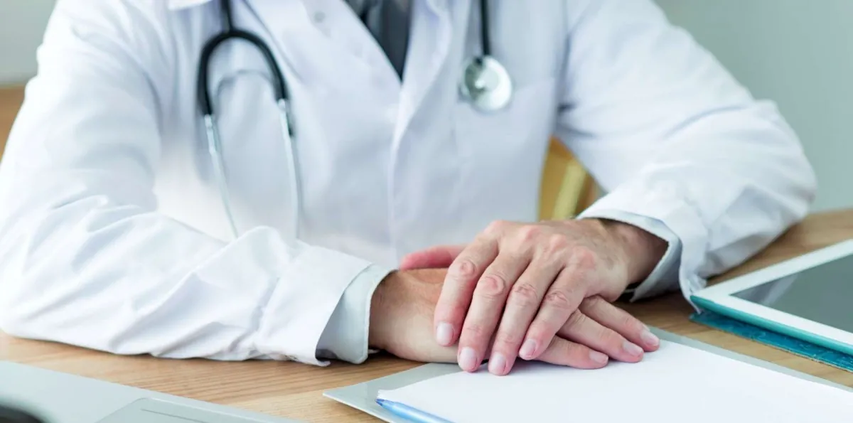 Prisión preventiva para médicos acusados de emitir 20 mil licencias falsas: Habrían provocado perjuicio fiscal de $11 mil millones