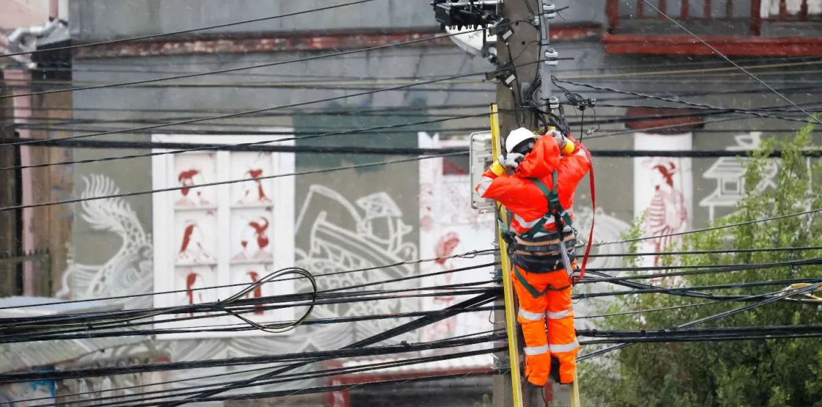 Estas son las 10 comunas de la RM que tendrán cortes de luz este jueves