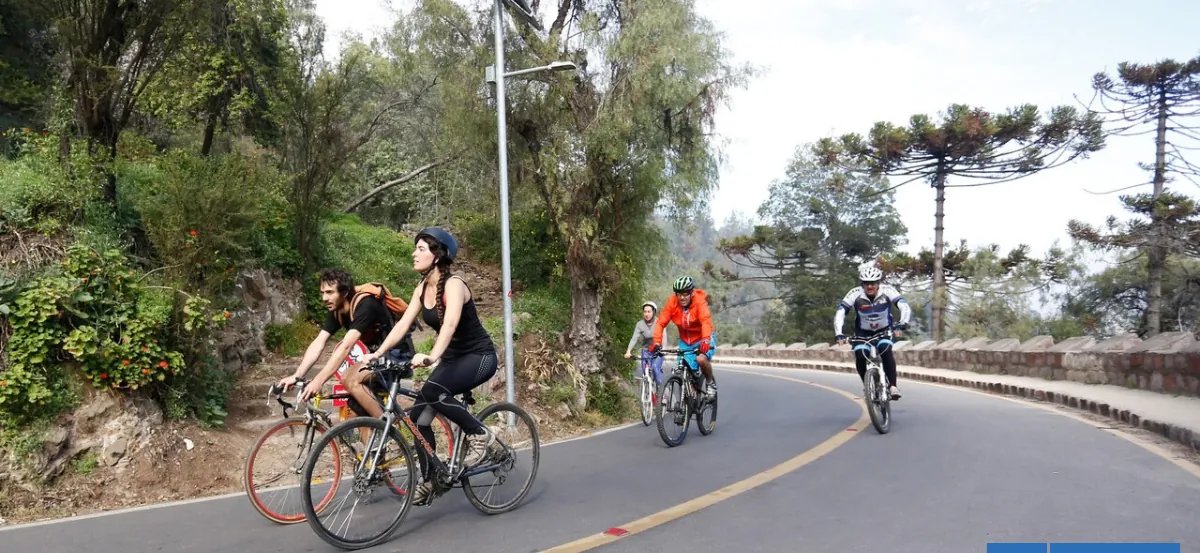Ciclistas deberán inscribirse y usar chaleco con código para subir al cerro San Cristóbal