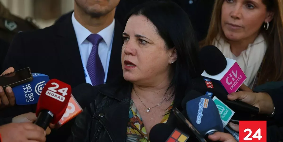 Ministra Steiner adelanta rondas de Carabineros "más constantes y efectivas" en colegios "que revisten mayor exposición"