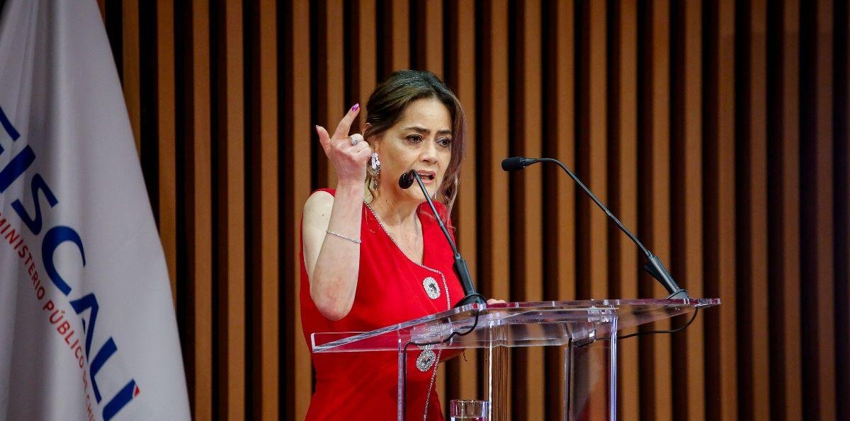 Los chats de fiscal Parra con Luis Hermosilla que podrían reabrir arista por tráfico de influencia: “Gracias por el apoyo”