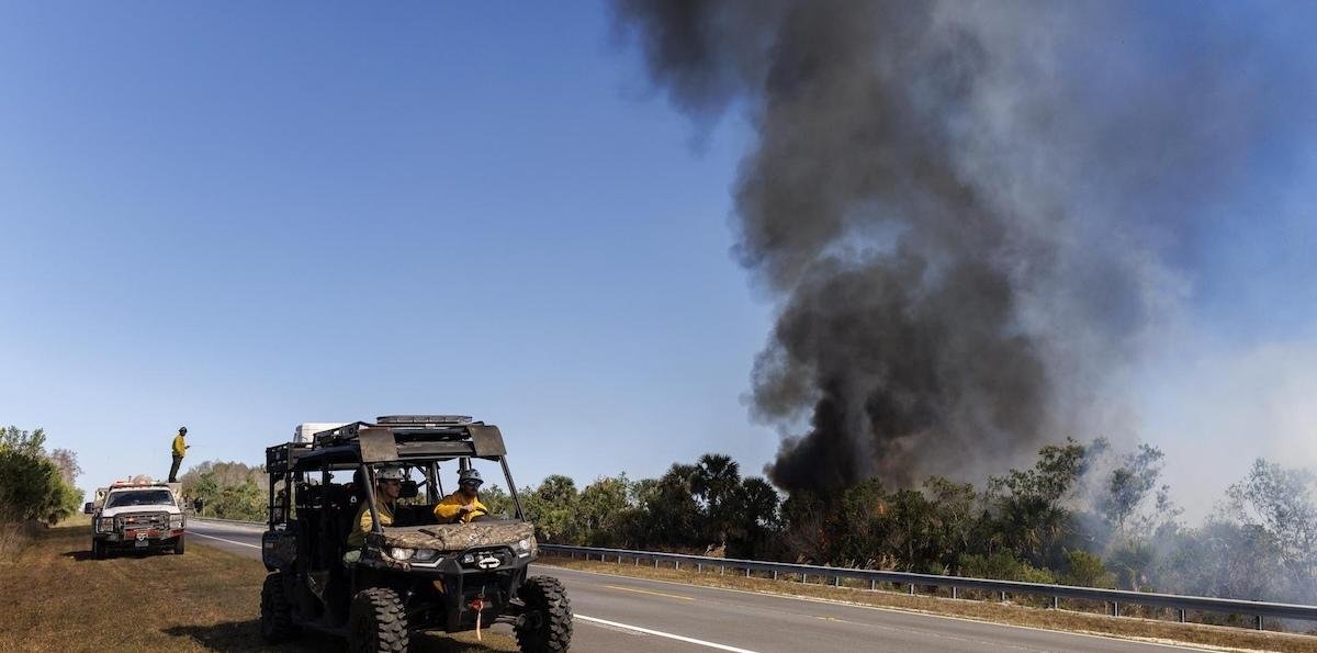 Florida: Incendio en reserva natural Everglades supera las 10.400 hectáreas y amenaza viviendas