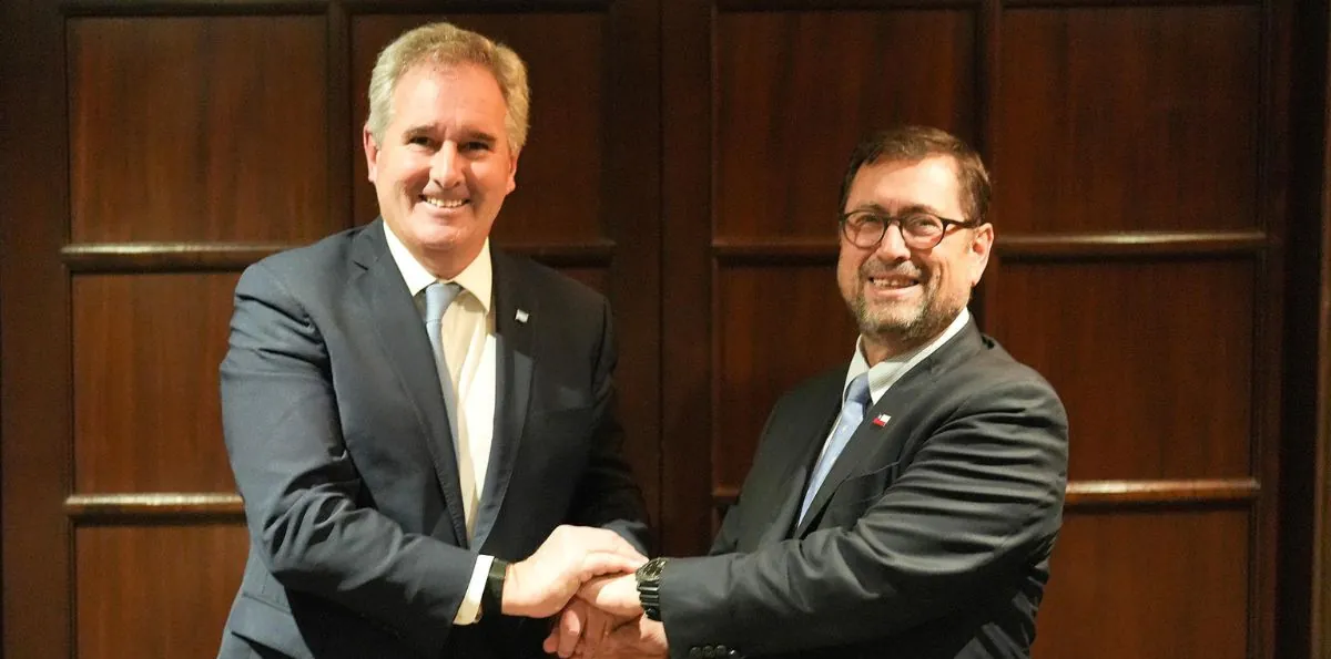 Canciller destaca "grandes oportunidades" de cooperación con Argentina