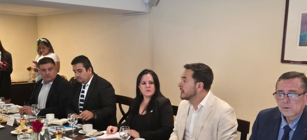 “No podemos olvidar las tradiciones”: Steinert sostiene reunión con Asociación de Municipios Rurales para abordar seguridad