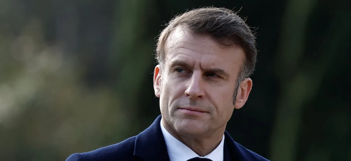 Macron apoya el alto el fuego en Líbano pero alerta de que podría estar “debilitado” por “operaciones militares” - La Tercera