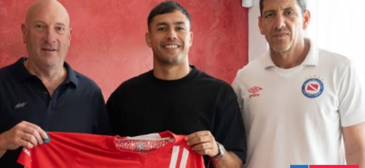 Nuevo club para el chileno: Iván Morales fue presentado en Argentinos Juniors