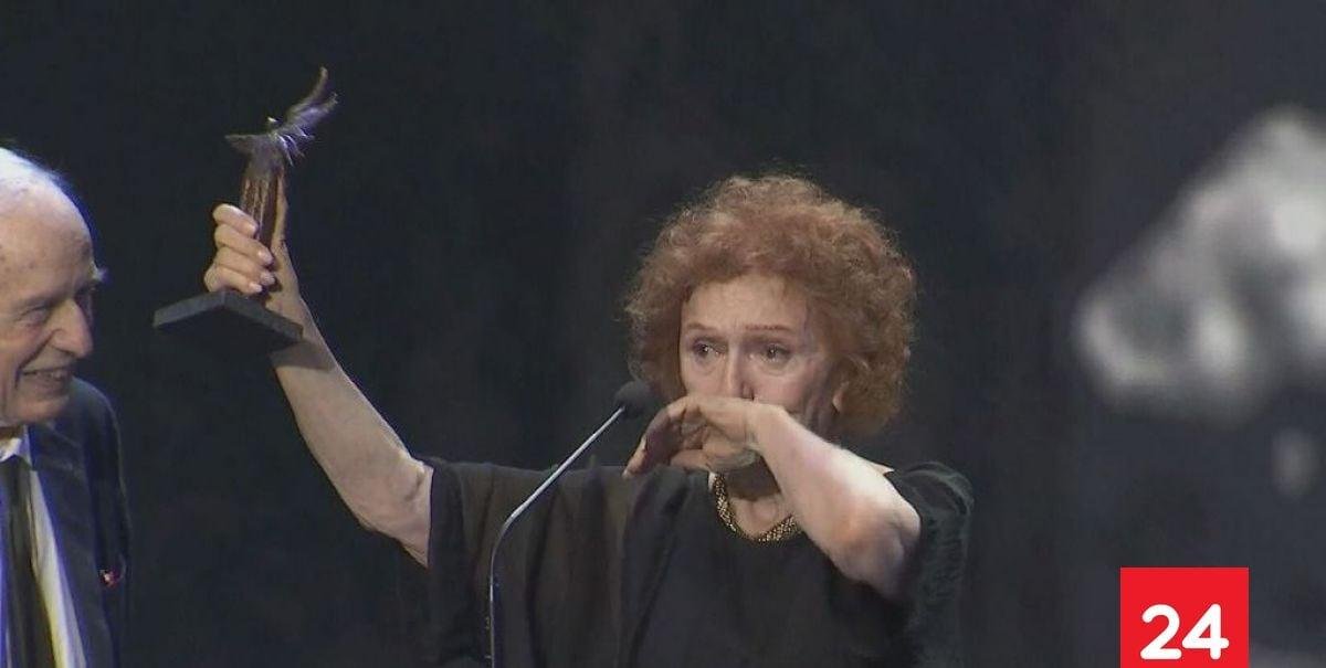 Entre fuertes aplausos: Gloria Münchmeyer recibe Premio a la Trayectoria en los Caleuche 2026