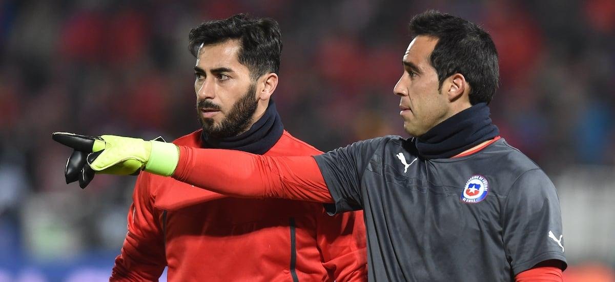 “Siempre he sido anticolocolino” y “tonteras“: el día en Johnny Herrera y Claudio Bravo se cruzaron por un Superclásico - La Tercera