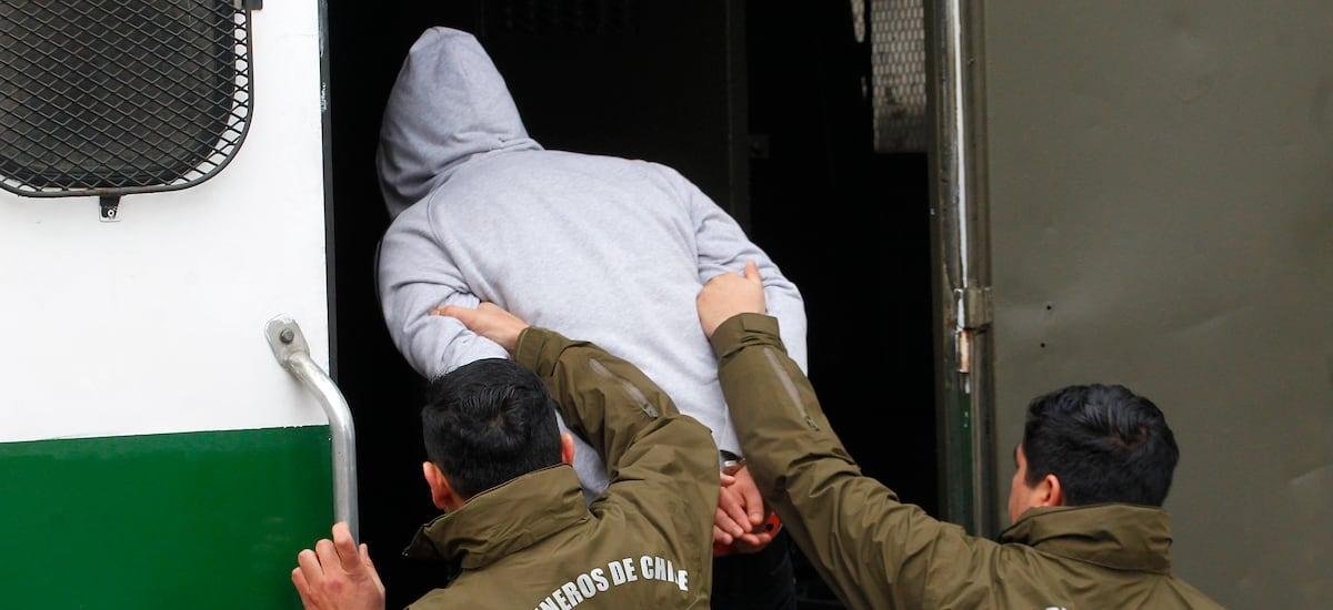 Sujeto es detenido tras robo de camión con comida rápida en Maipú: recuperan dos máquinas de carga en Lampa