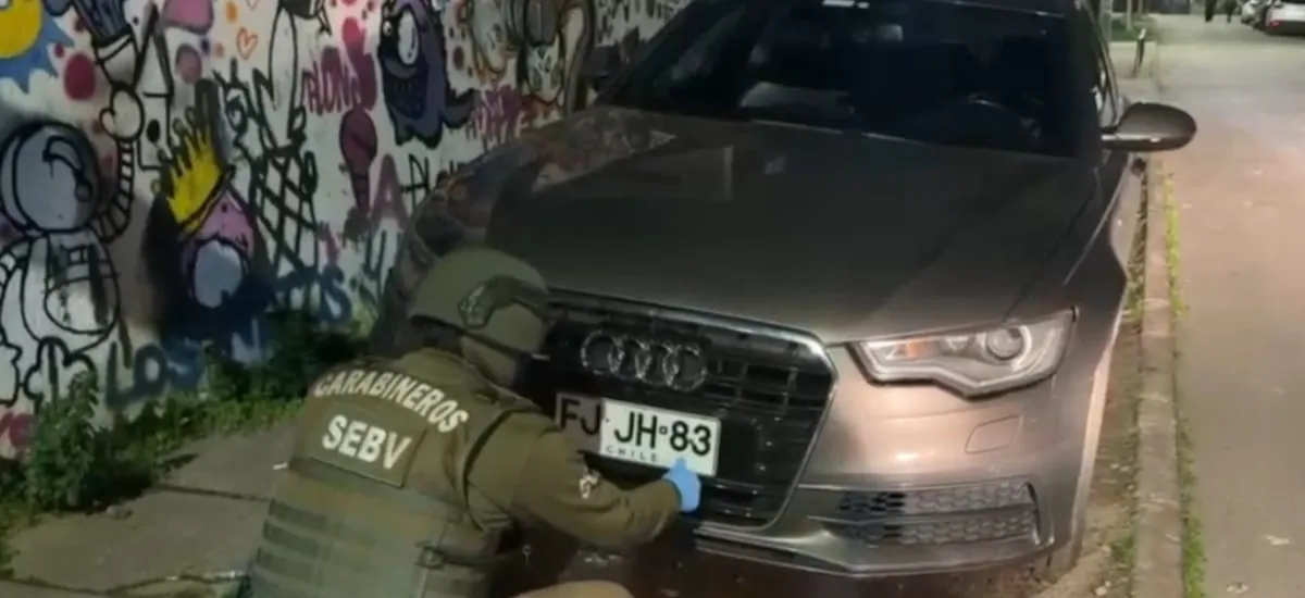 Detienen a joven de 18 años por robo de vehículo en Vitacura: automóvil fue recuperado en Lo Prado