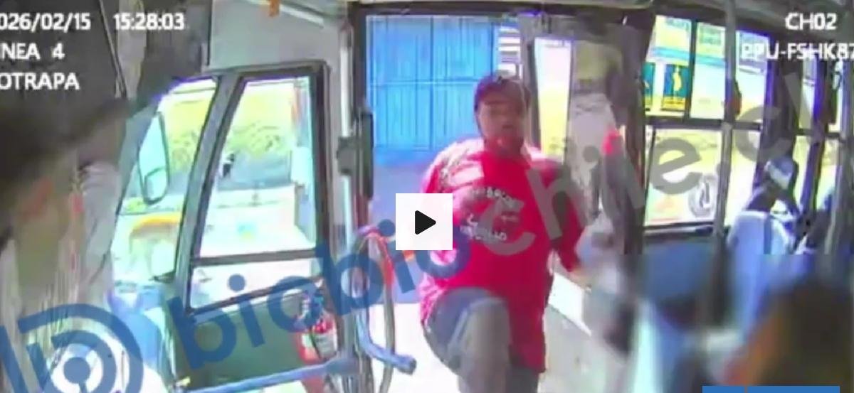 Pasajero golpea a chofer de bus que se negó a llevarlo gratis en Ñuble: lo atacó con patadas y piedras