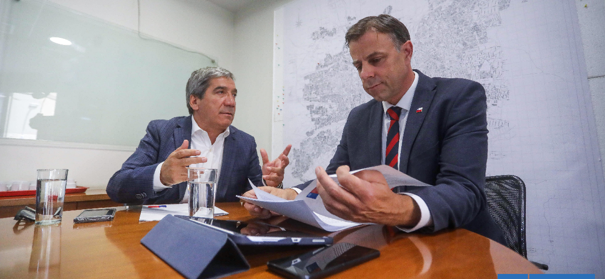 Durán y Codina se reúnen para iniciar traspaso de funciones en la Delegación Presidencial de la RM