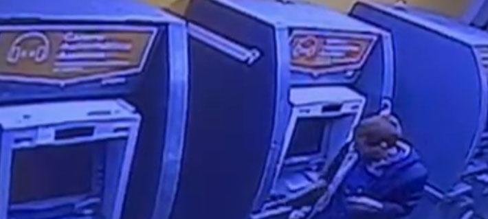 Intento de robo a sucursal bancaria termina con un detenido: Sospechoso entró por puerta principal