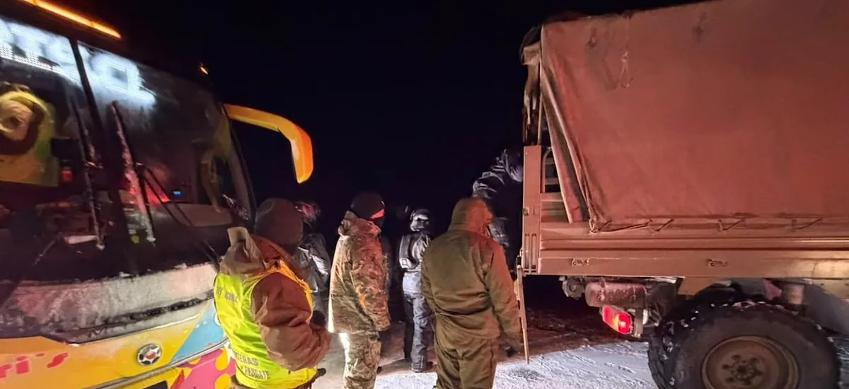 Carabineros y Ejército concretan en San Pedro de Atacama rescate de 59 personas aisladas en ruta internacional 27-CH