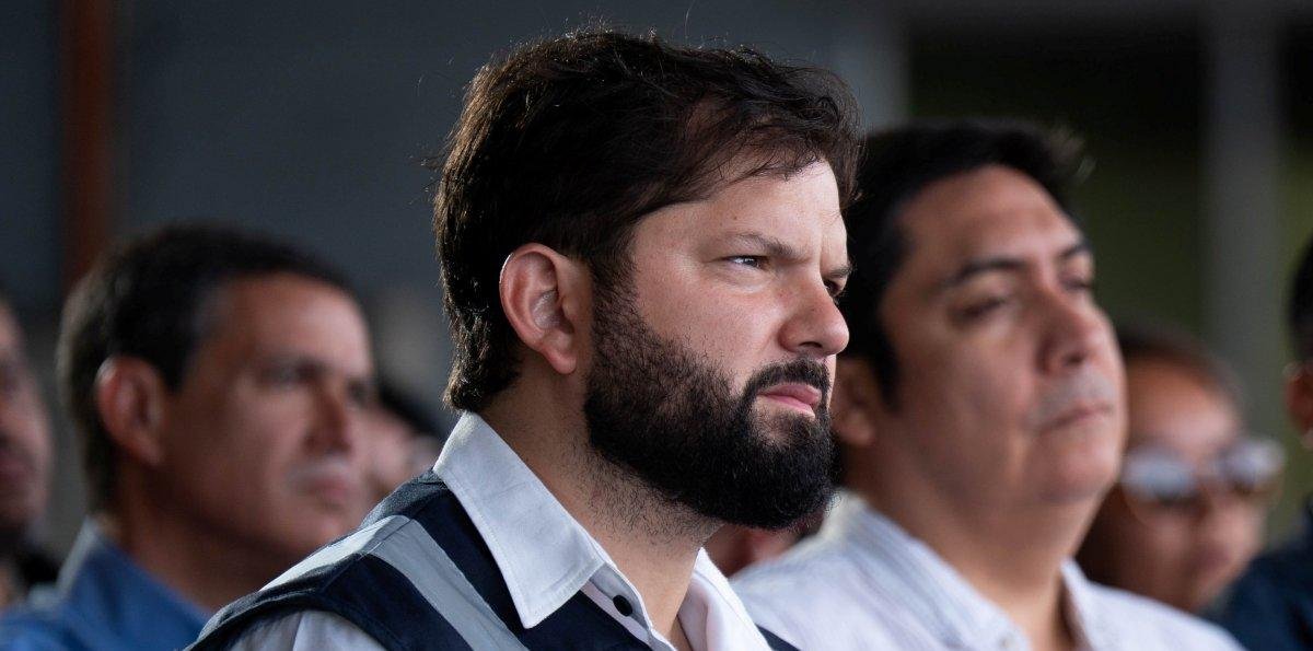 Boric busca estrechar la relación con Rapa Nui "respetando su autonomía"