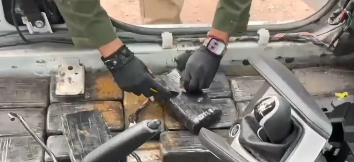 OS-7 Aconcagua de Carabineros detiene a tres sujetos e incauta más de 55 kilos de droga con logo de delfín en La Ligua