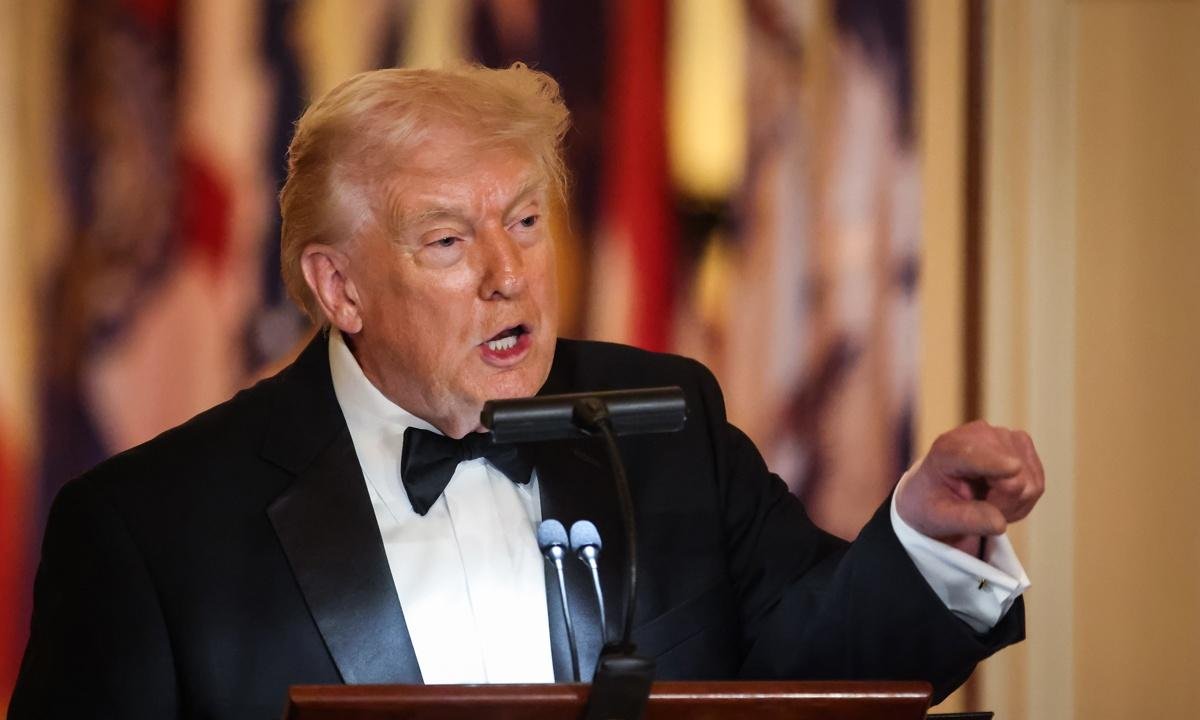 Donald Trump ya considera realizar ataque masivo en Irán para expulsar del país a sus líderes, según NYT