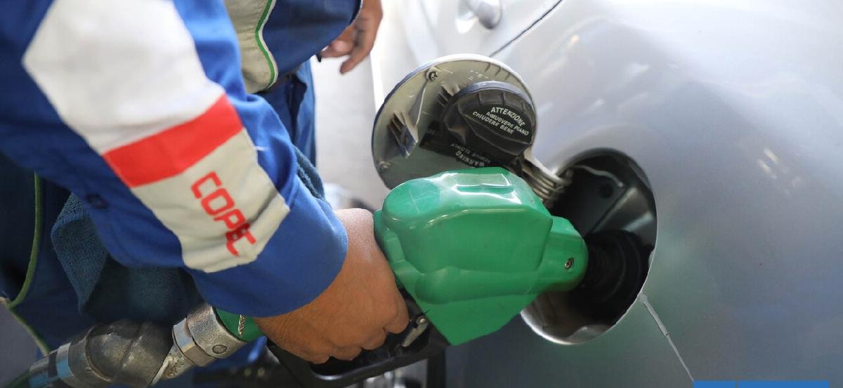 Las bencinas recibirán el 2026 con caídas de hasta $24,9 por litro