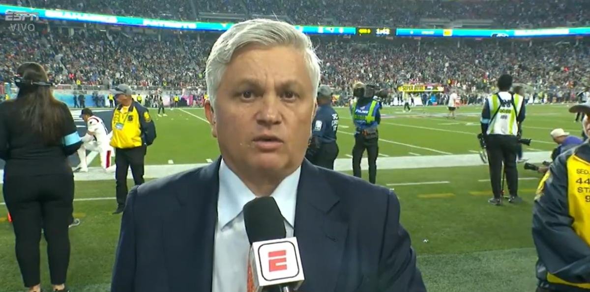 [VIDEO] Legendario periodista de ESPN se emocionó hasta las lágrimas tras el show de Bad Bunny