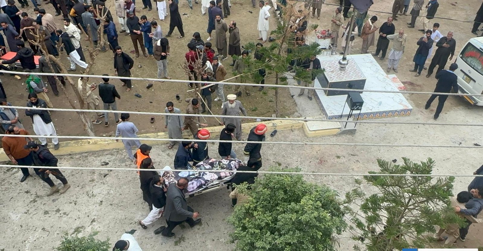 Al menos 31 muertos y 169 heridos deja un atentado suicida en una mezquita en la capital de Pakistán