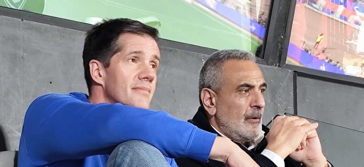 Michael Clark y Manuel Mayo llegan a la ANFP para protestar por los cobros arbitrales contra la U