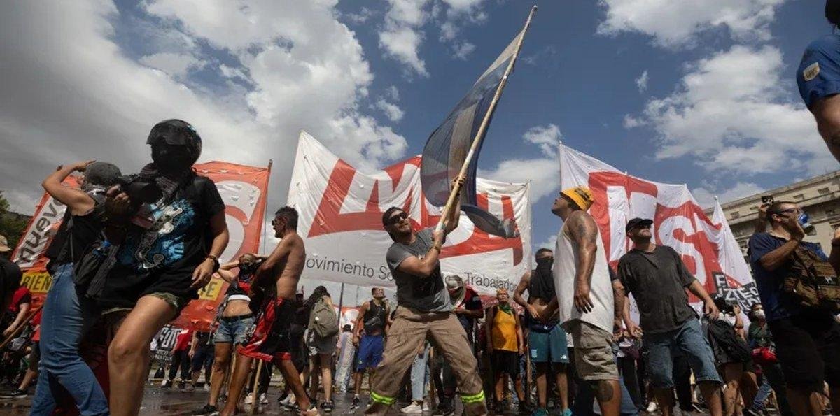Mayor central obrera argentina convoca a una huelga general por reforma laboral de Milei