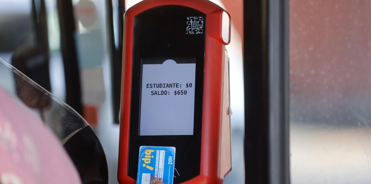 Alza en el transporte público en Santiago: ¿En cuánto quedó el pasaje en la hora punta?