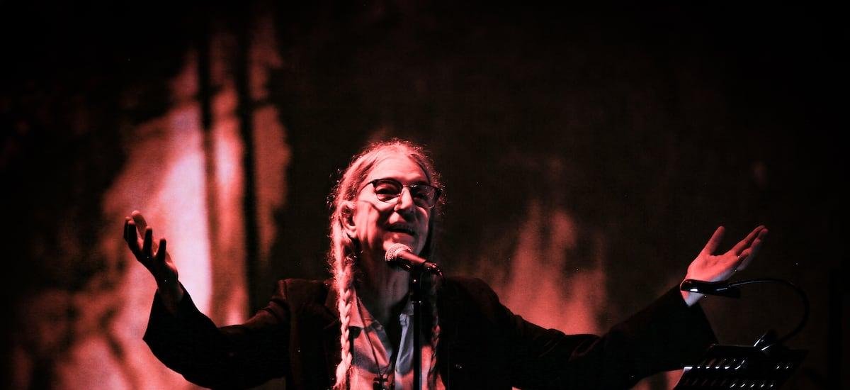 Reseña de libros: Gabriel Cid, Patti Smith y Daniel Saldaña París - La Tercera