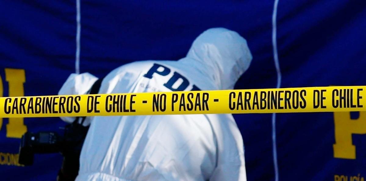 Incendió la casa tras el crimen: Hombre asesinó a su pareja y dejó herido de gravedad a su hijo en Licantén