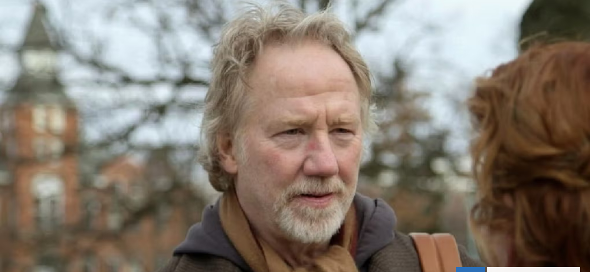 Actor Timothy Busfiel es acusado de cuatro cargos de abuso sexual infantil