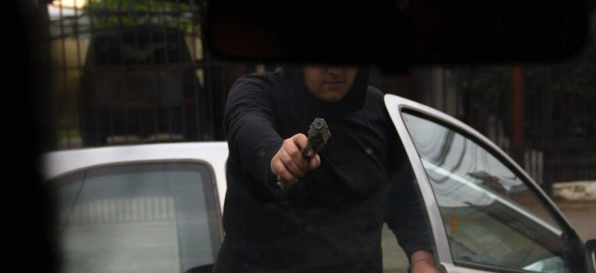 Fiscalía reporta que en 2025 se registró la cifra más baja en seis años de robo violento de vehículos - La Tercera