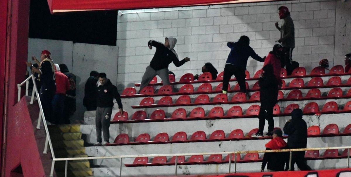 "Recibimos piedras y caca": El relato de hincha de Independiente sobre los incidentes con Universidad de Chile