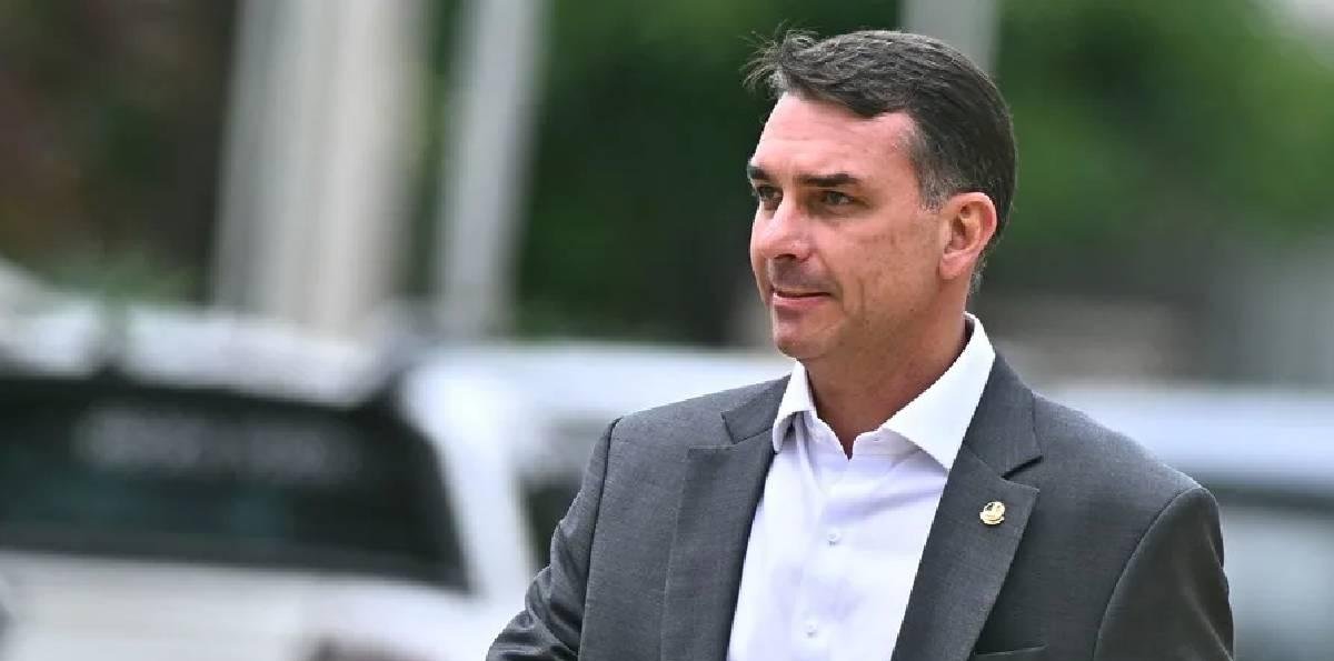 Brasil: Flávio Bolsonaro recorta siete puntos de distancia con Lula en nueva encuesta