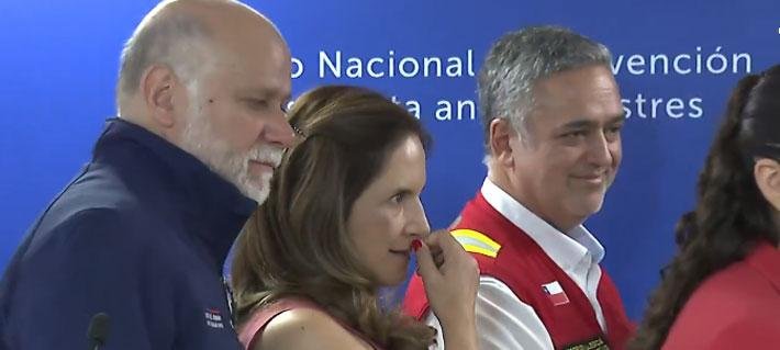 Video: Evacuan a autoridades por alarma en medio de punto de prensa por incendios forestales