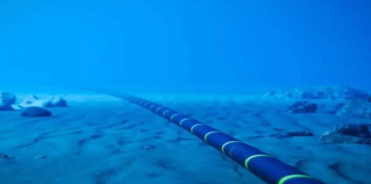 Exembajador en China: Chile no necesita tener dos cables submarinos
