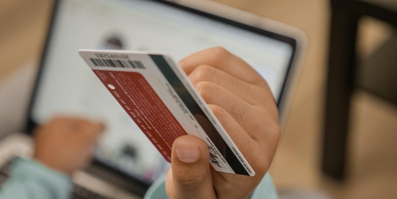 Sernac raya la cancha: Bancos no pueden descartar fraudes de clientes sin resolución judicial